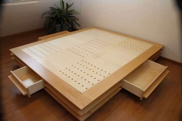 Italienisches Designerbett aus mailändischem Handwerksbetrieb zu verkaufen